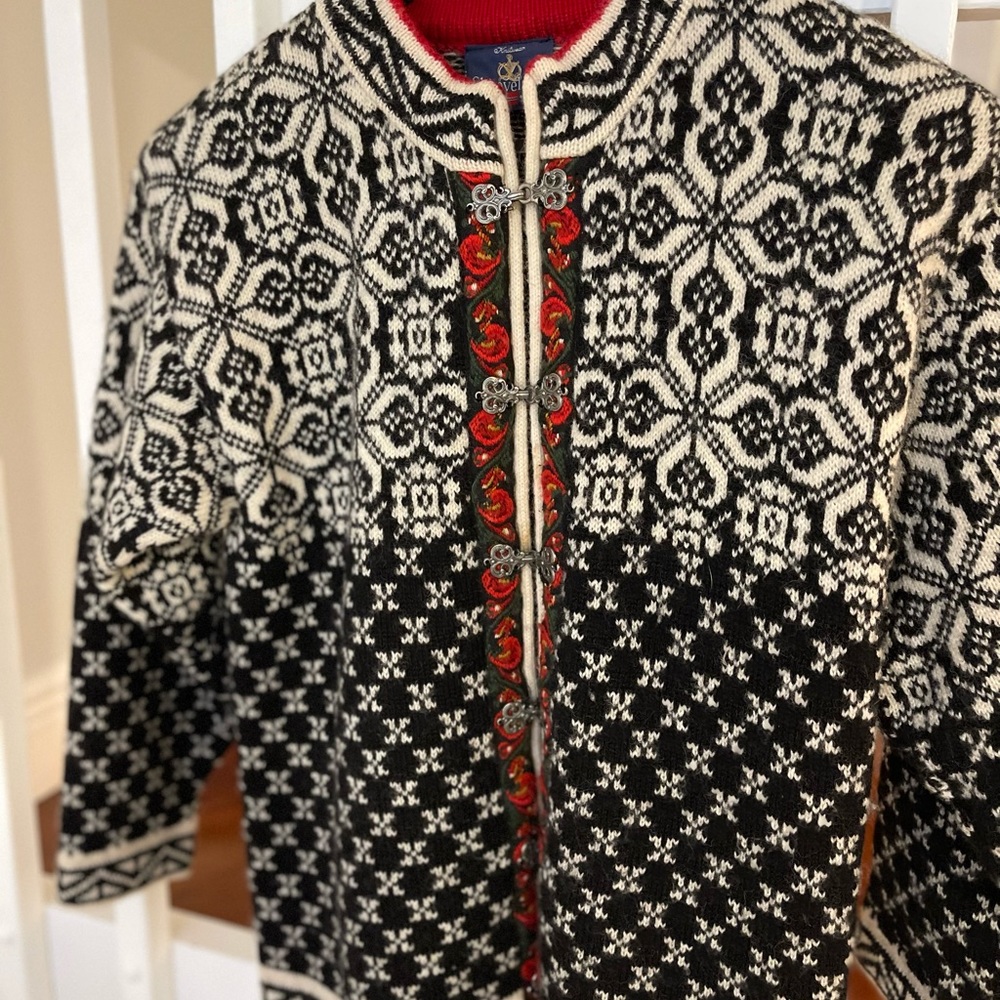 New 100% wool sweater Made in Norway